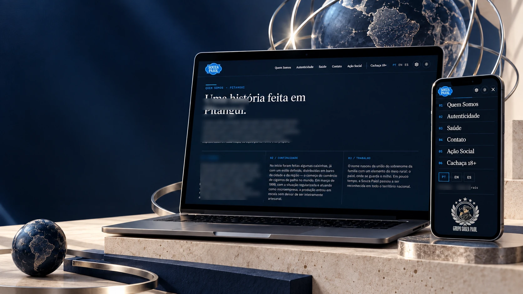 Cena do projeto: o site num notebook e o menu aberto num celular, ao lado de um globo de vidro